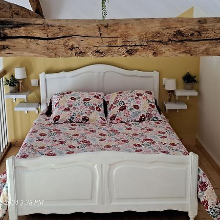 La Metairie Au Milieu Des Vignes Appartement Réaux Buitenkant foto