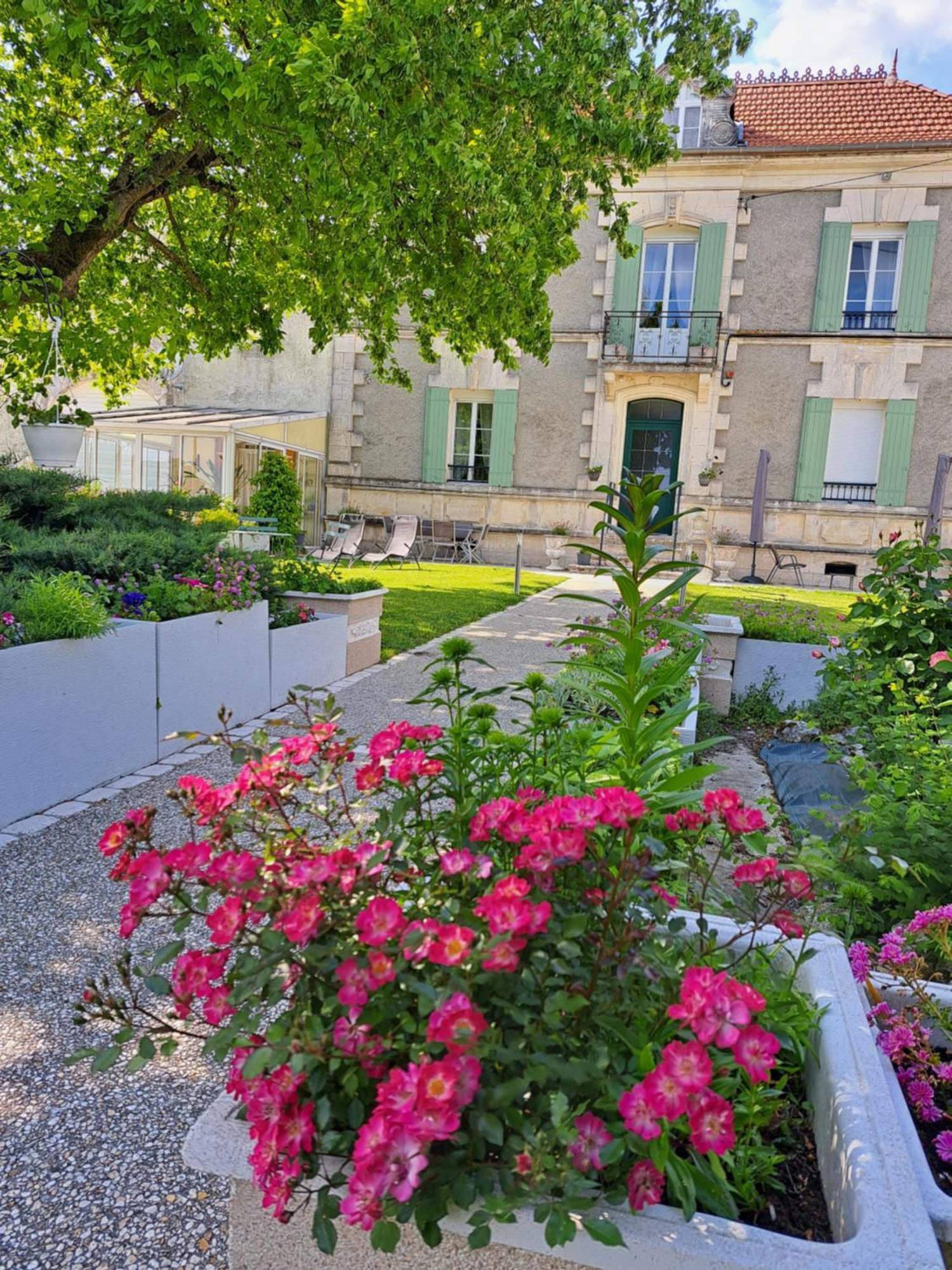 La Metairie Au Milieu Des Vignes Appartement Réaux Buitenkant foto