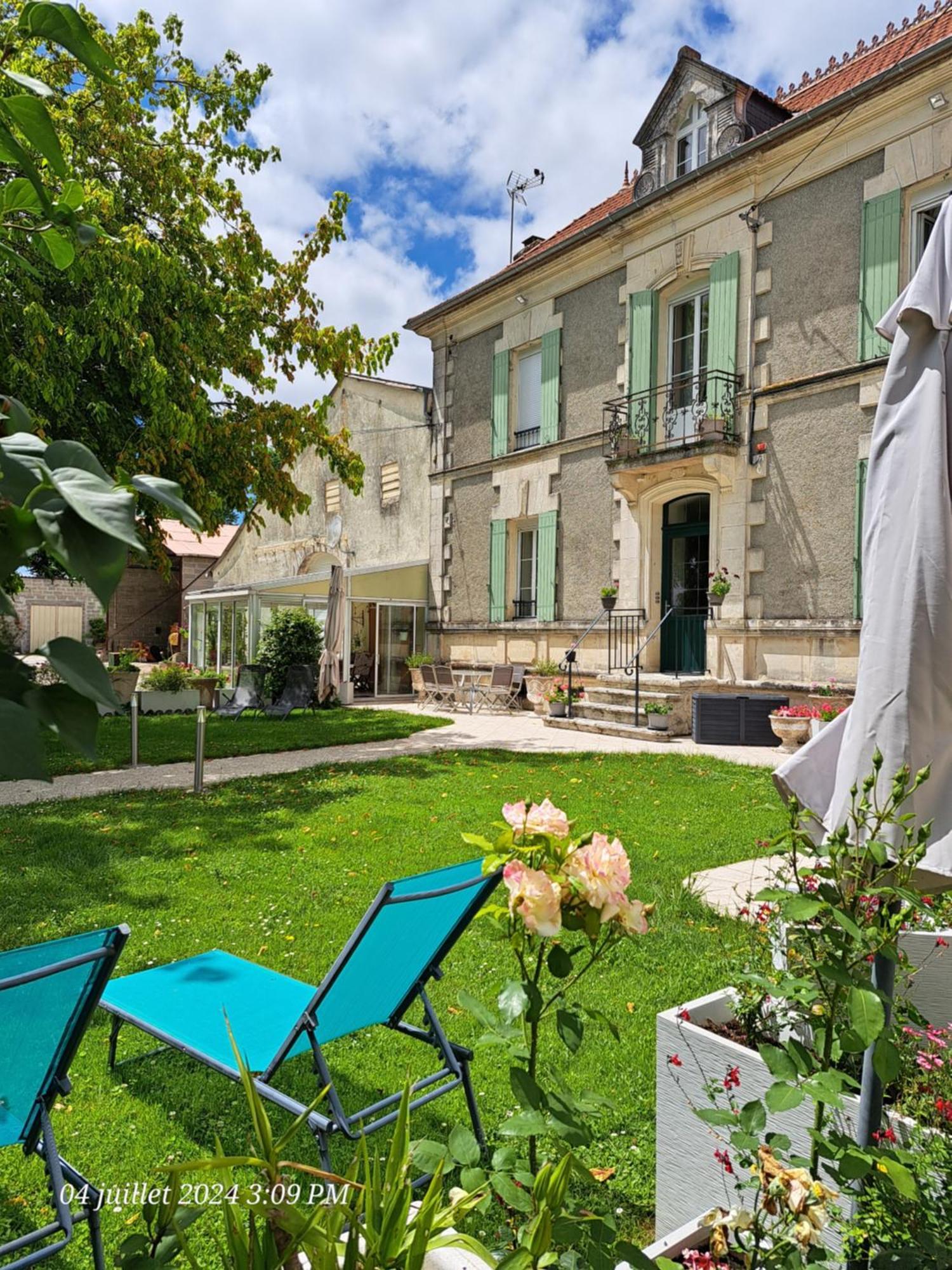 La Metairie Au Milieu Des Vignes Appartement Réaux Buitenkant foto