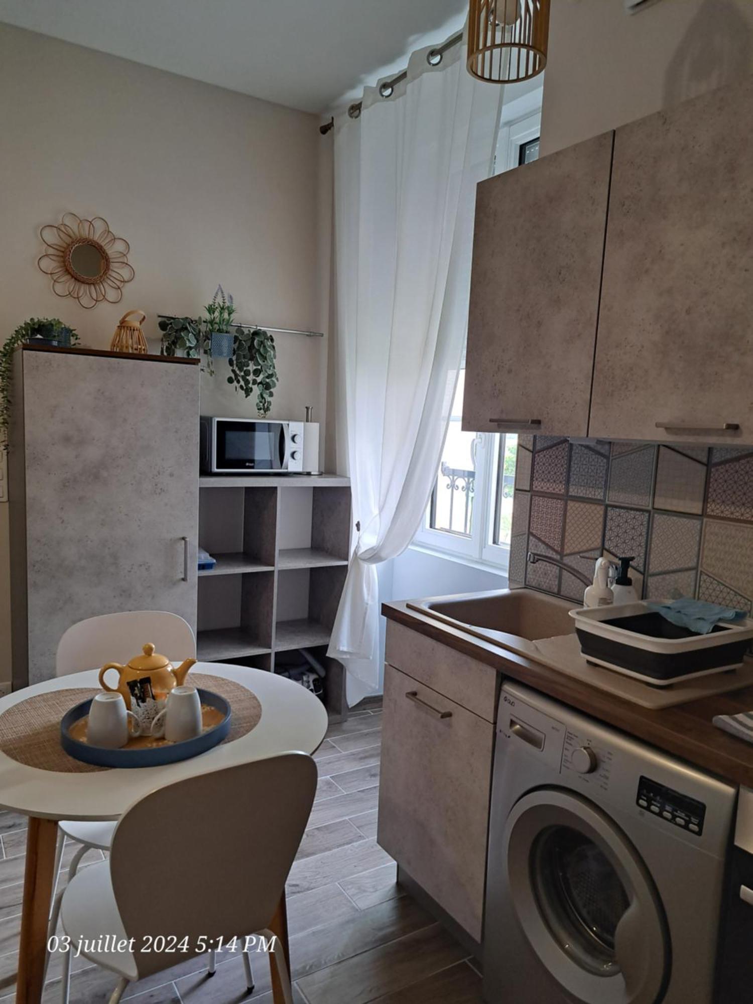La Metairie Au Milieu Des Vignes Appartement Réaux Buitenkant foto