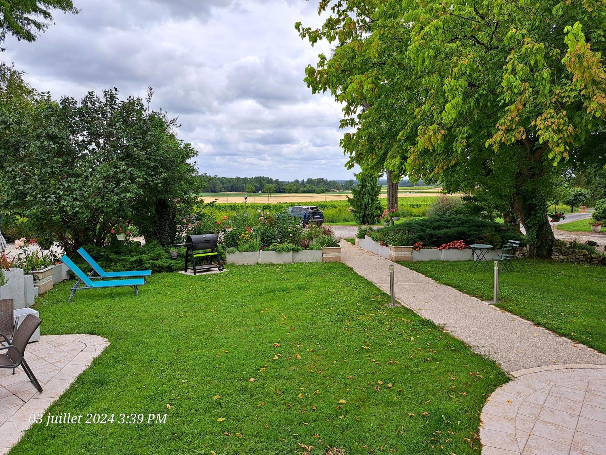 La Metairie Au Milieu Des Vignes Appartement Réaux Buitenkant foto