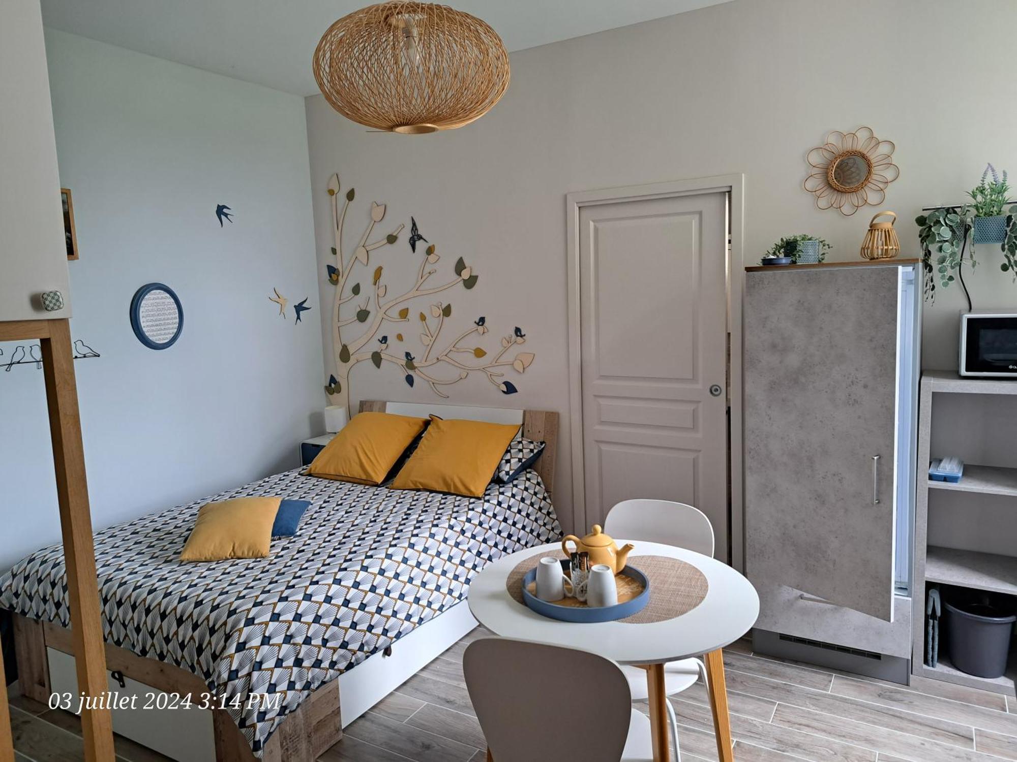 La Metairie Au Milieu Des Vignes Appartement Réaux Buitenkant foto