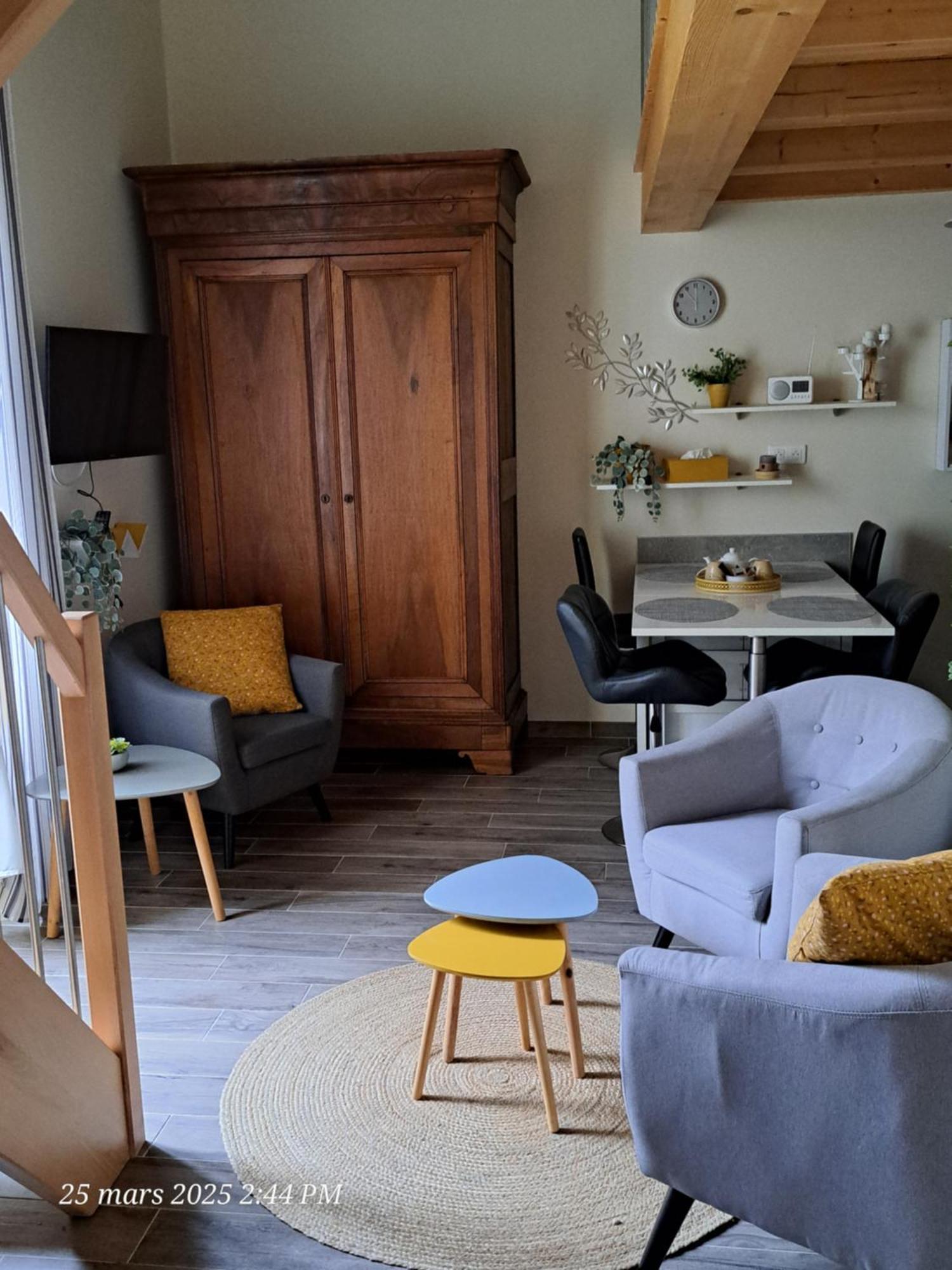 La Metairie Au Milieu Des Vignes Appartement Réaux Buitenkant foto