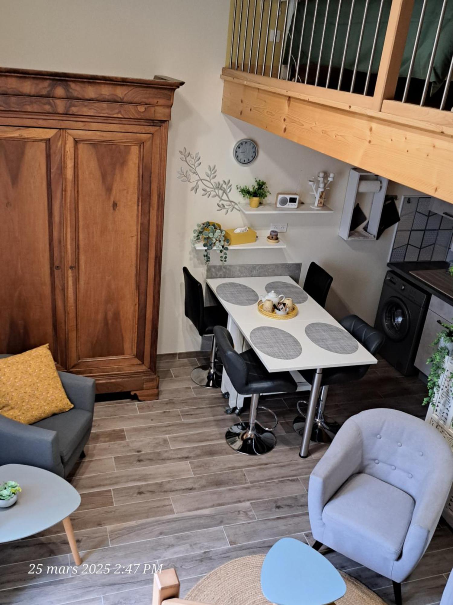 La Metairie Au Milieu Des Vignes Appartement Réaux Buitenkant foto