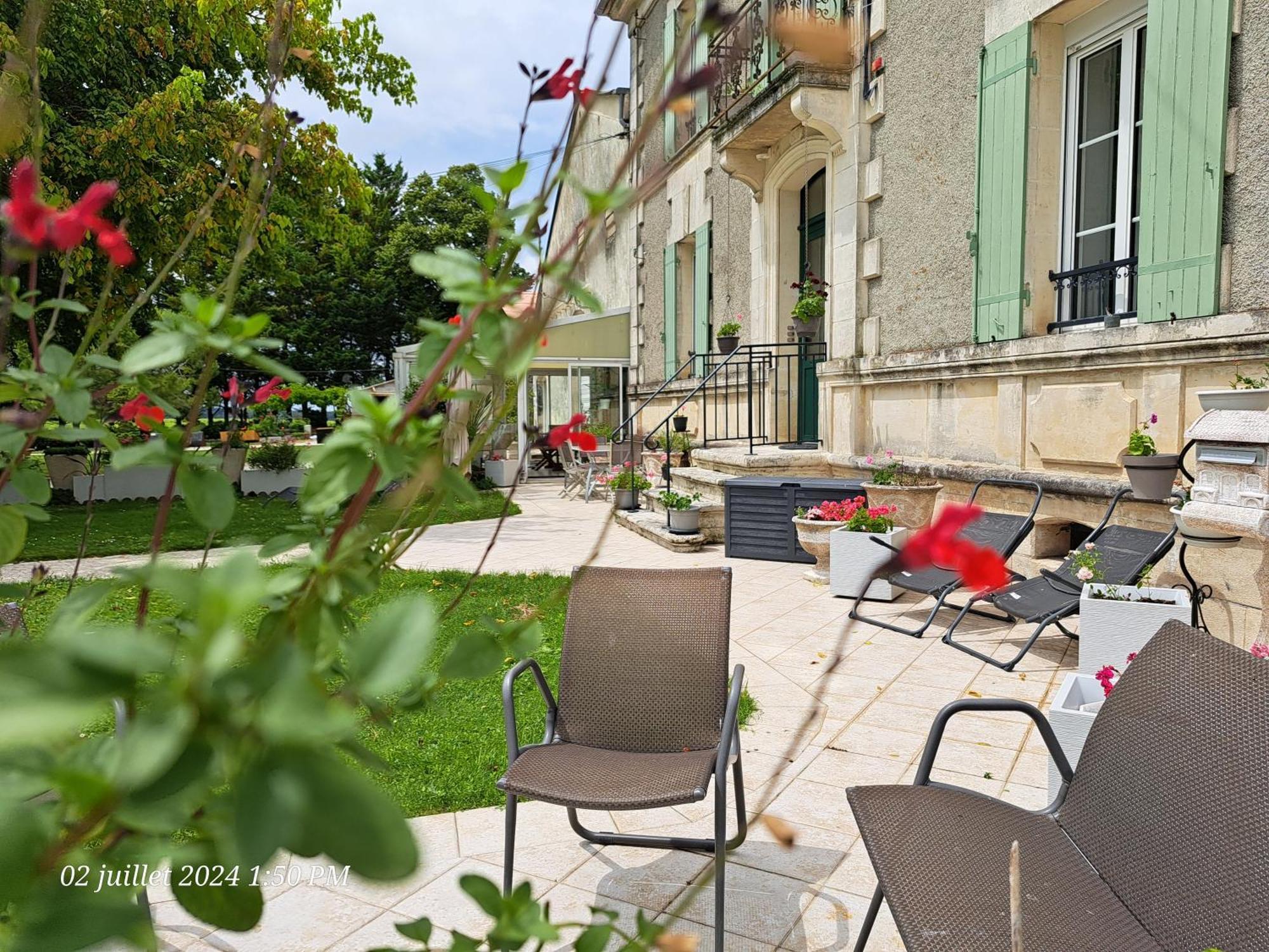 La Metairie Au Milieu Des Vignes Appartement Réaux Buitenkant foto