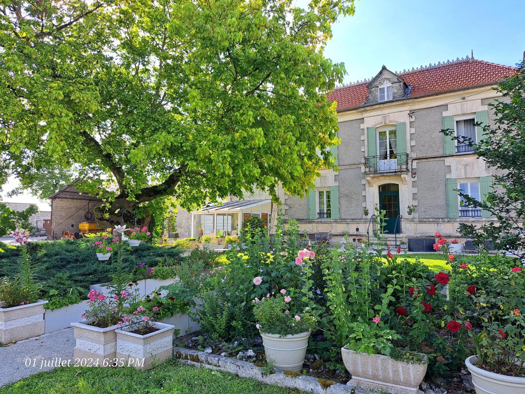 La Metairie Au Milieu Des Vignes Appartement Réaux Buitenkant foto